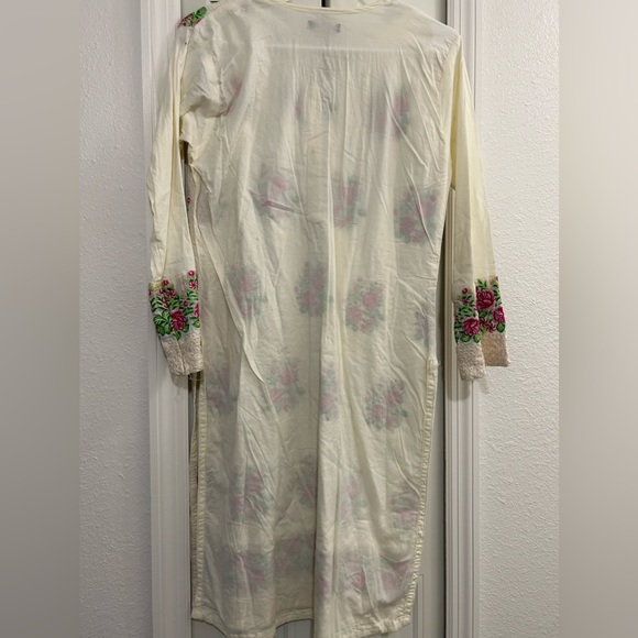 Brand New Pakistani Embroidered Kurti - Picture 2 of 4